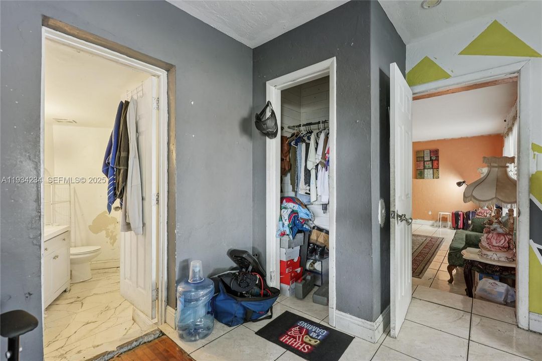 На продажу: $430,000 (4 спален, 2 ванн, 1747 Квадратных фут)