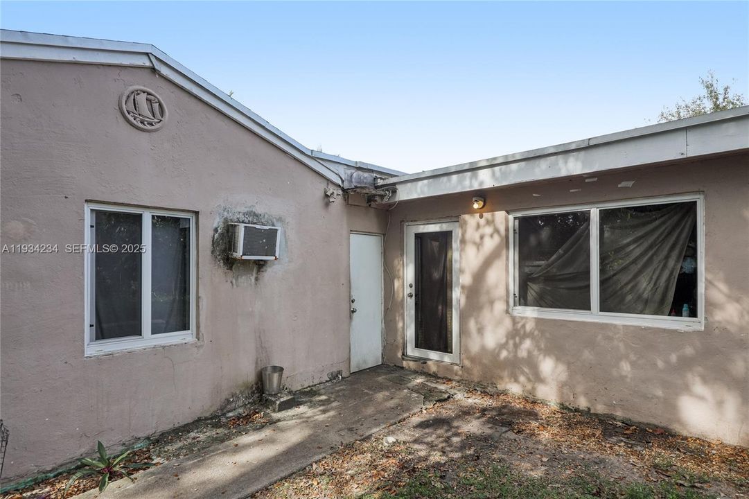 На продажу: $430,000 (4 спален, 2 ванн, 1747 Квадратных фут)