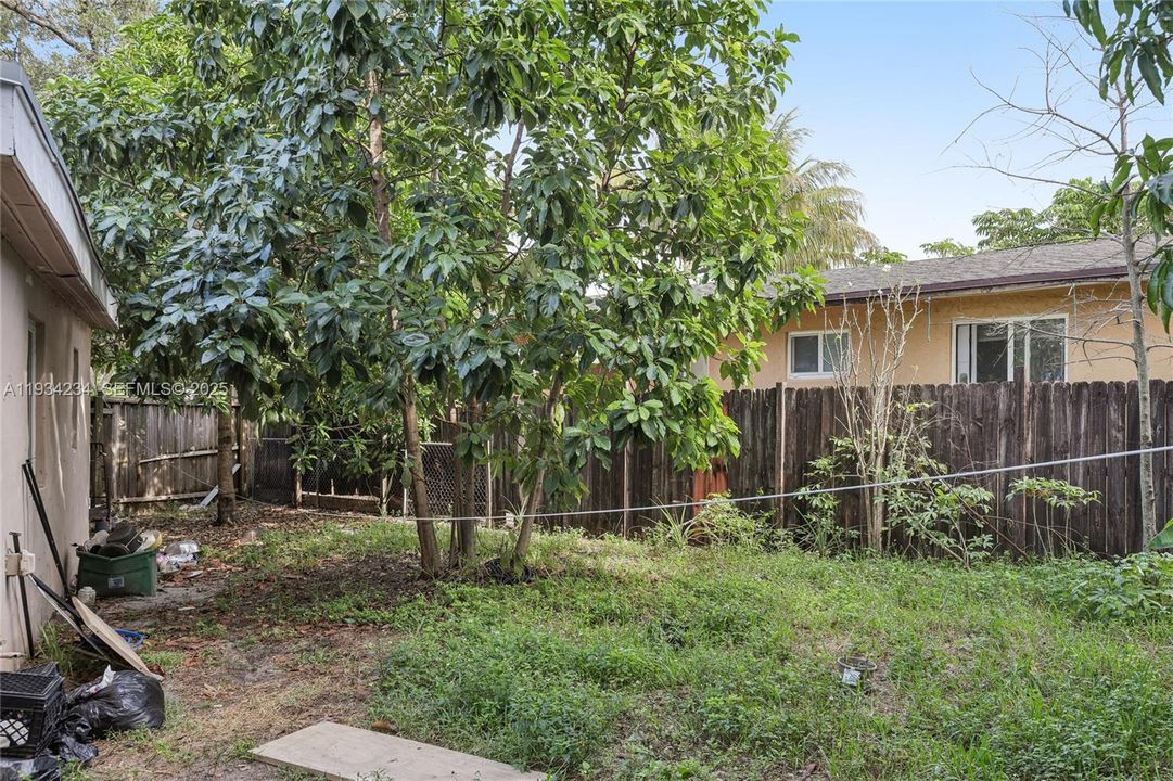 На продажу: $430,000 (4 спален, 2 ванн, 1747 Квадратных фут)