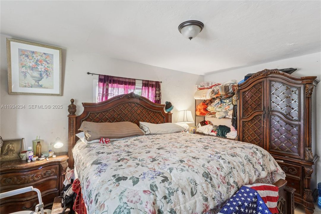 На продажу: $430,000 (4 спален, 2 ванн, 1747 Квадратных фут)