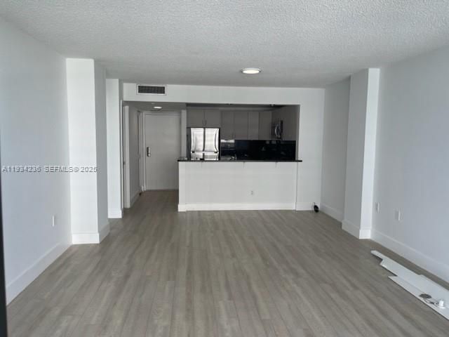 For Rent: $2,600 (1 beds, 1 baths, 757 Square Feet)