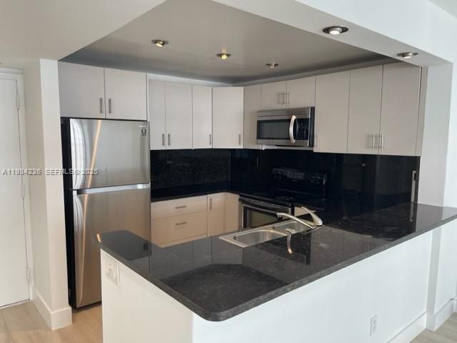 For Rent: $2,600 (1 beds, 1 baths, 757 Square Feet)