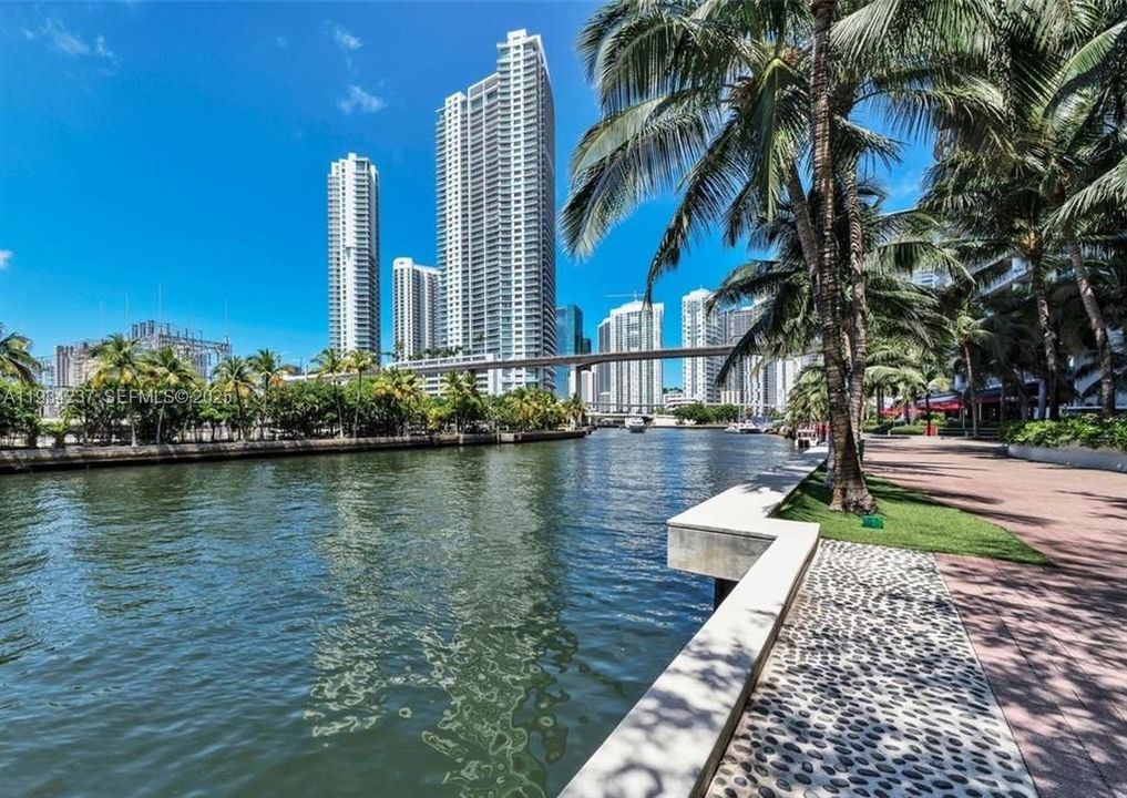 En Renta: $3,500 (2 camas, 3 baños, 1300 Pies cuadrados)