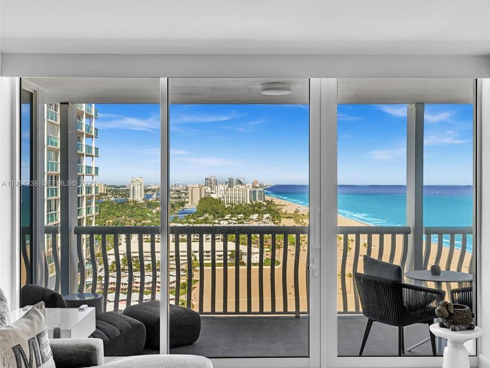 For Sale: $975,000 (2 beds, 2 baths, 1258 Square Feet)