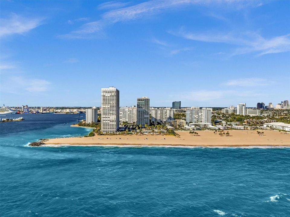 For Sale: $975,000 (2 beds, 2 baths, 1258 Square Feet)