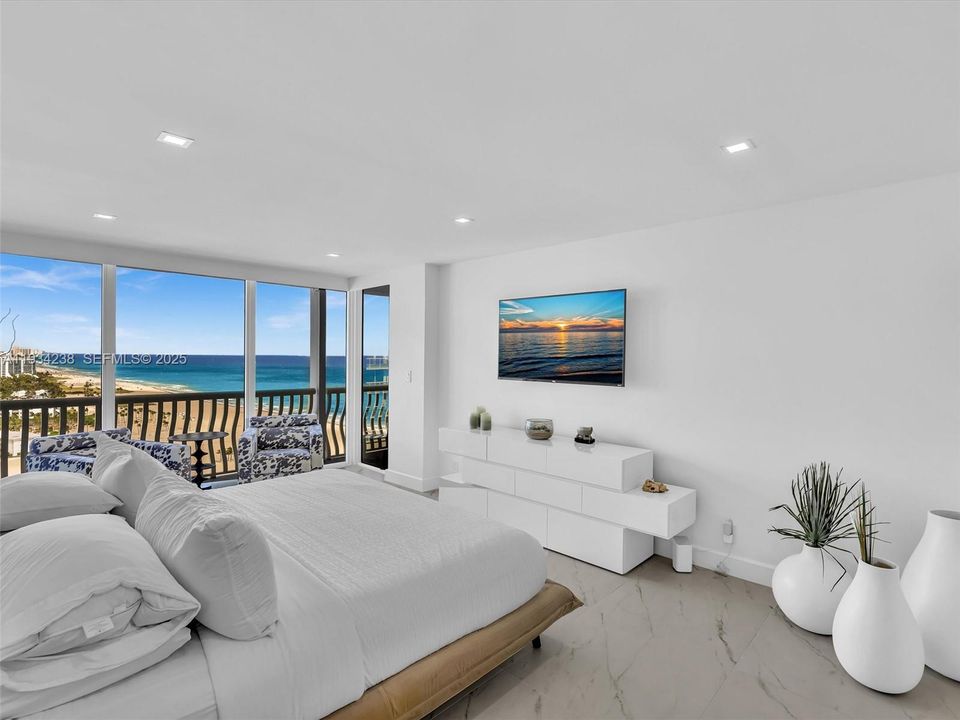 For Sale: $975,000 (2 beds, 2 baths, 1258 Square Feet)