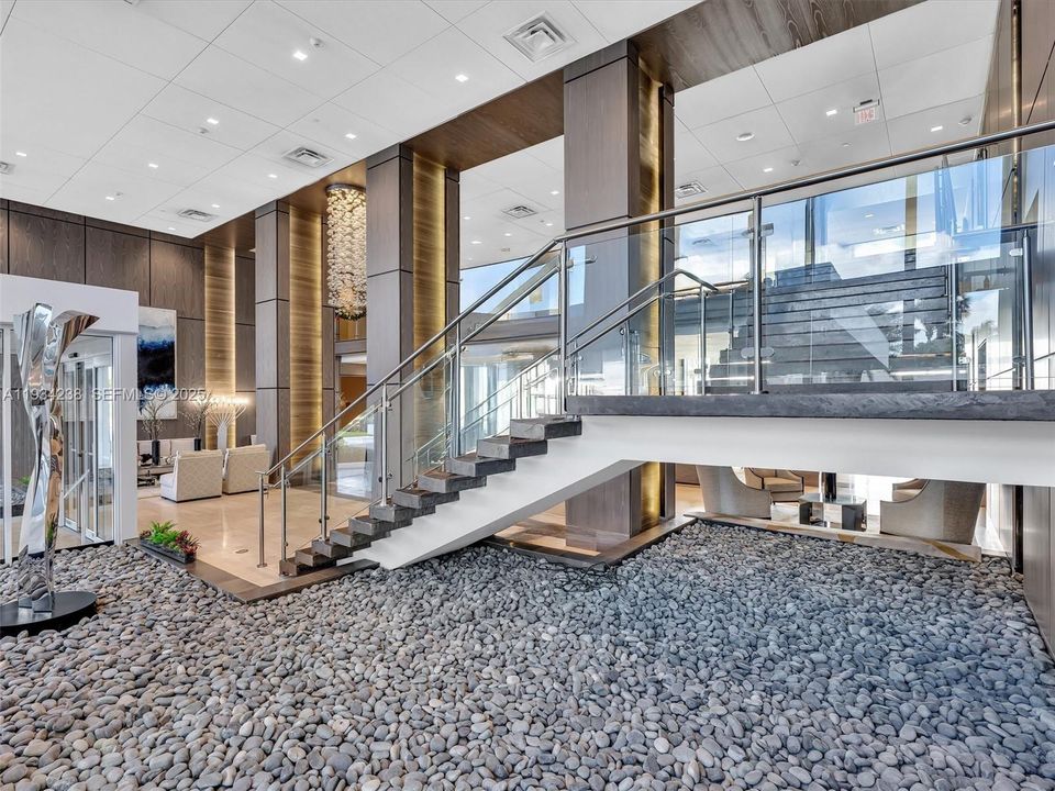 For Sale: $975,000 (2 beds, 2 baths, 1258 Square Feet)