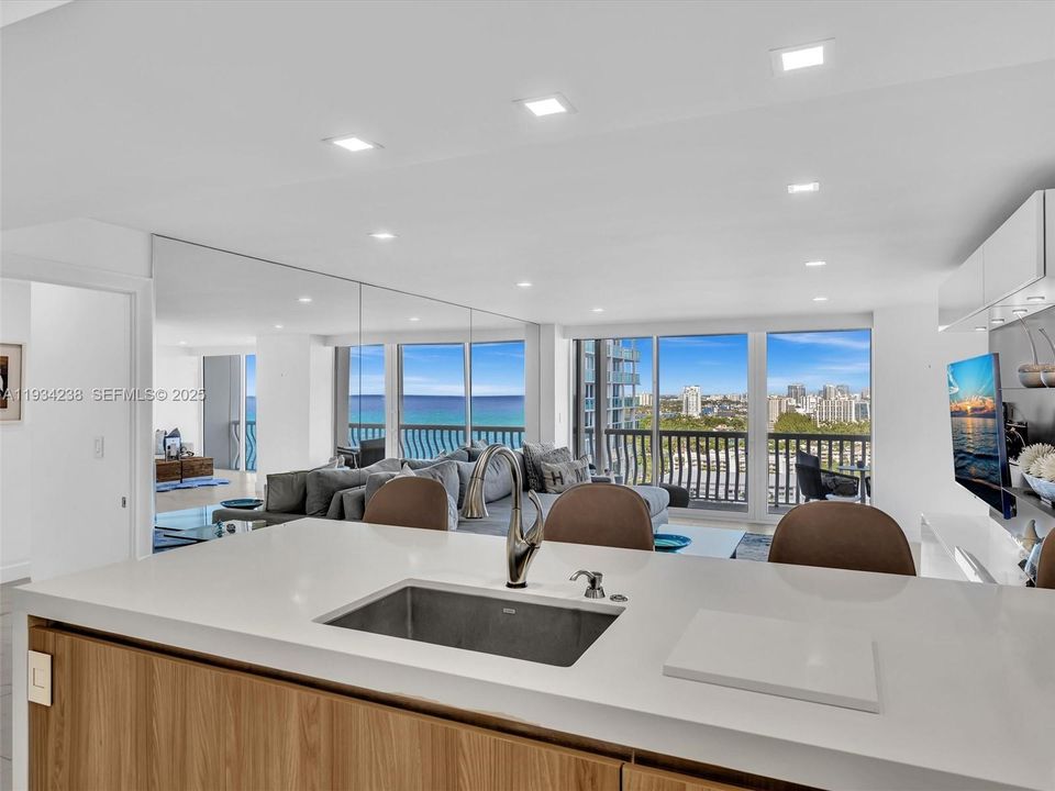 For Sale: $975,000 (2 beds, 2 baths, 1258 Square Feet)