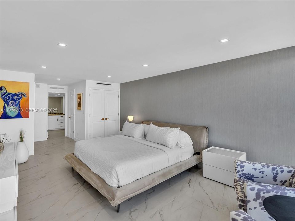 For Sale: $975,000 (2 beds, 2 baths, 1258 Square Feet)