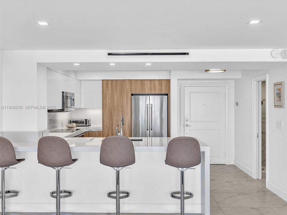 For Sale: $975,000 (2 beds, 2 baths, 1258 Square Feet)