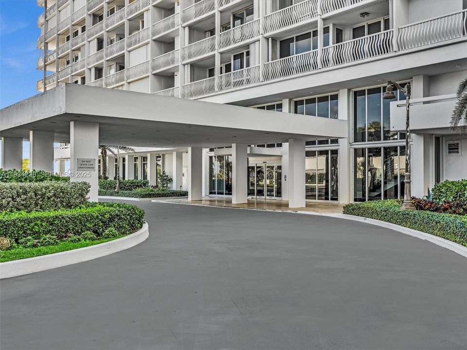 For Sale: $975,000 (2 beds, 2 baths, 1258 Square Feet)