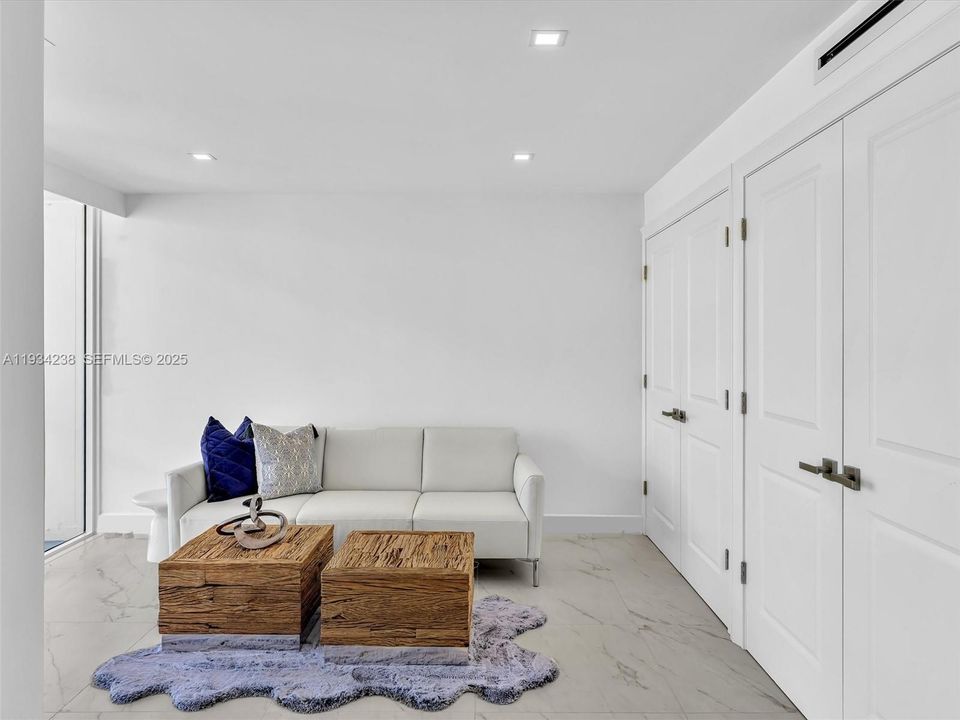 Convertible 2nd bedroom