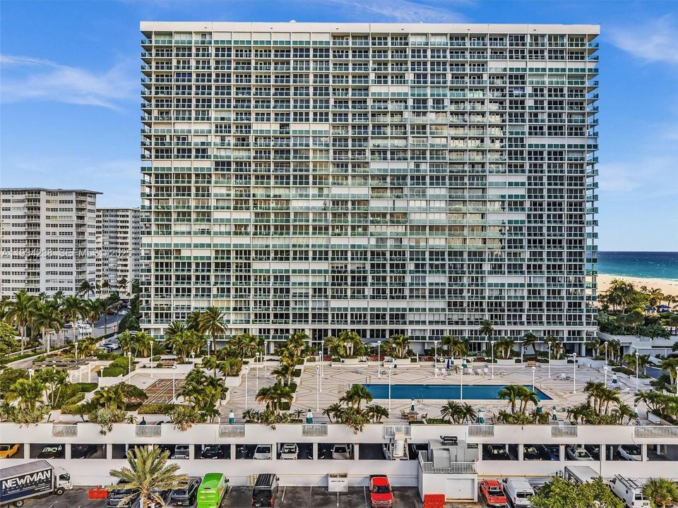 For Sale: $975,000 (2 beds, 2 baths, 1258 Square Feet)