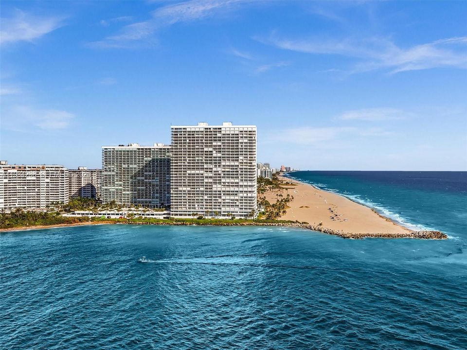 For Sale: $975,000 (2 beds, 2 baths, 1258 Square Feet)