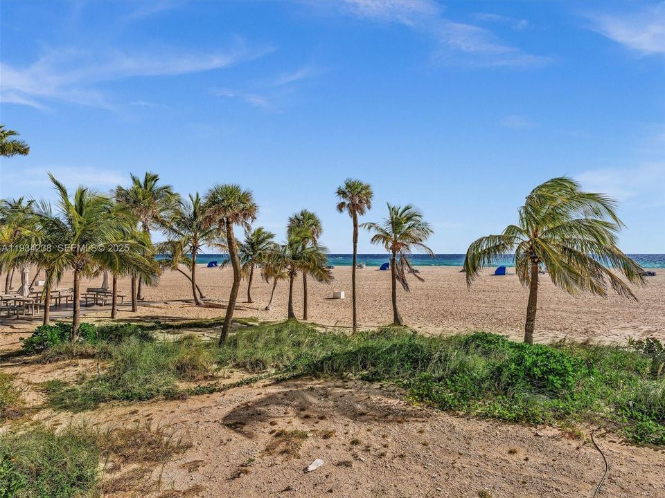 For Sale: $975,000 (2 beds, 2 baths, 1258 Square Feet)