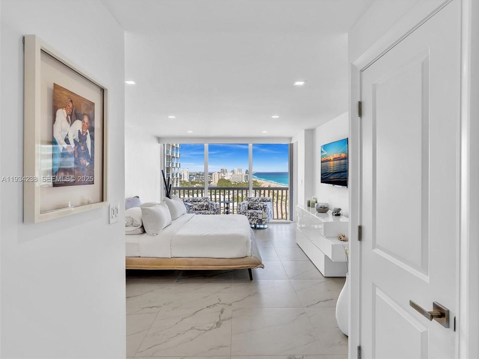 For Sale: $975,000 (2 beds, 2 baths, 1258 Square Feet)