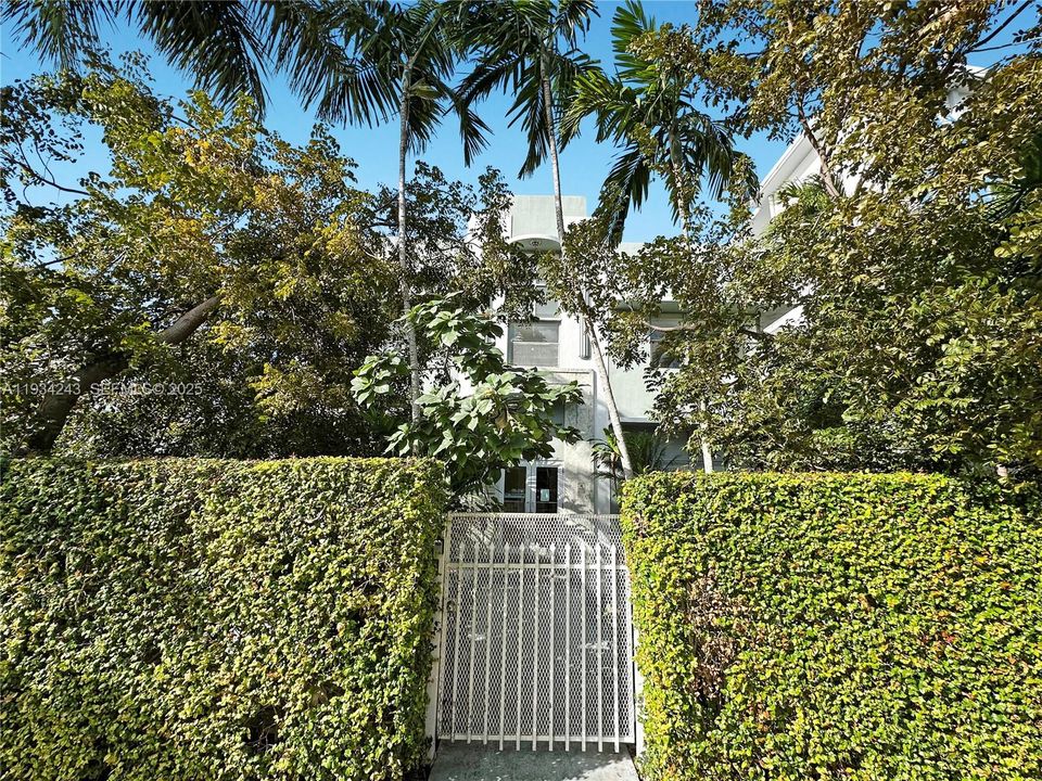 For Rent: $1,800 (0 beds, 1 baths, 490 Square Feet)