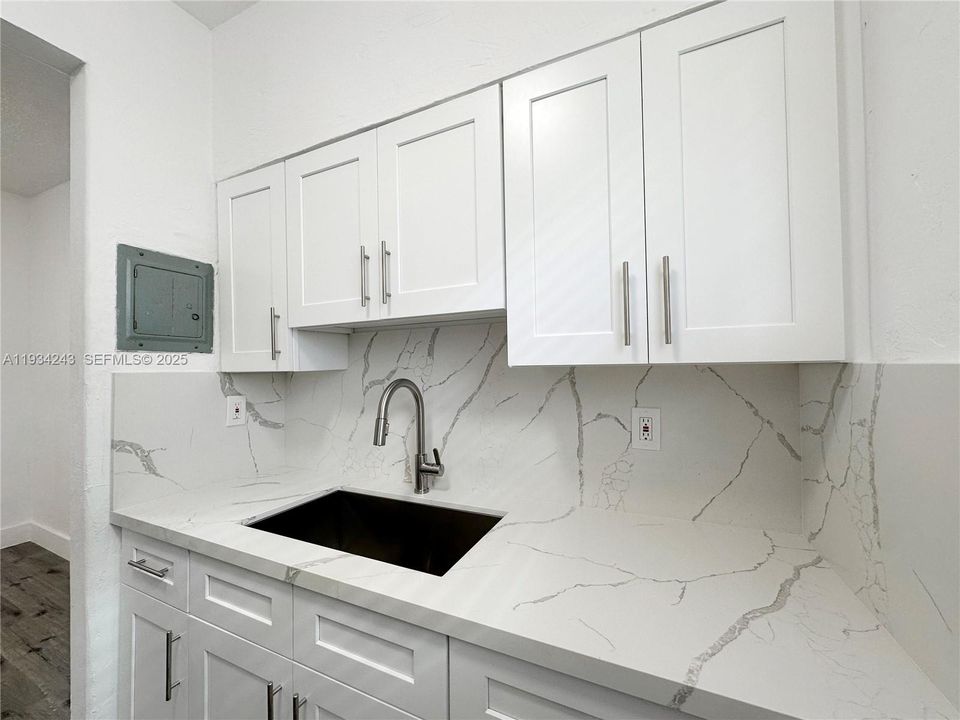 For Rent: $1,800 (0 beds, 1 baths, 490 Square Feet)