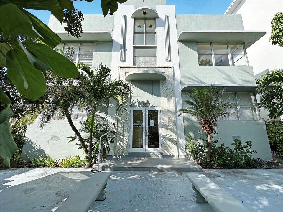 For Rent: $1,800 (0 beds, 1 baths, 490 Square Feet)