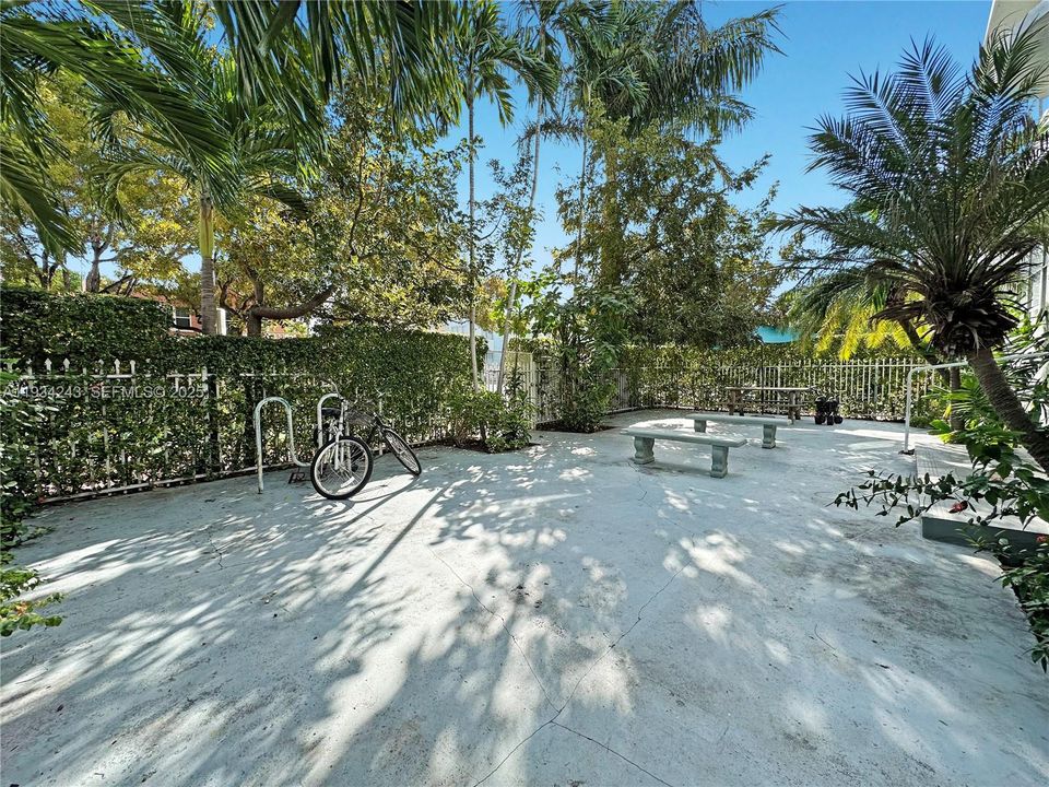 For Rent: $1,800 (0 beds, 1 baths, 490 Square Feet)