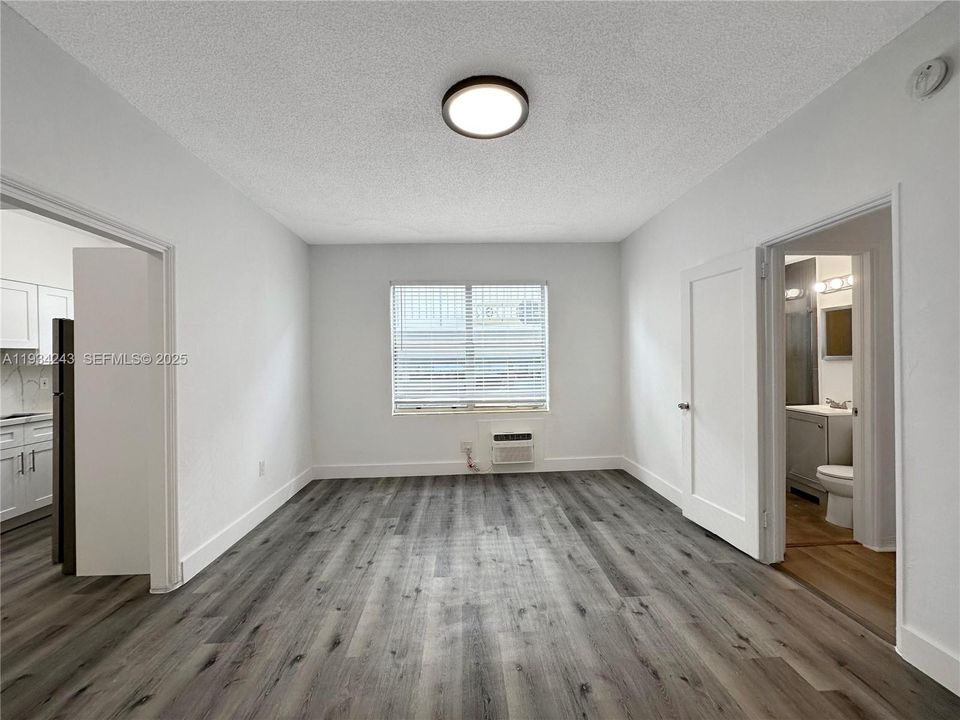 For Rent: $1,800 (0 beds, 1 baths, 490 Square Feet)