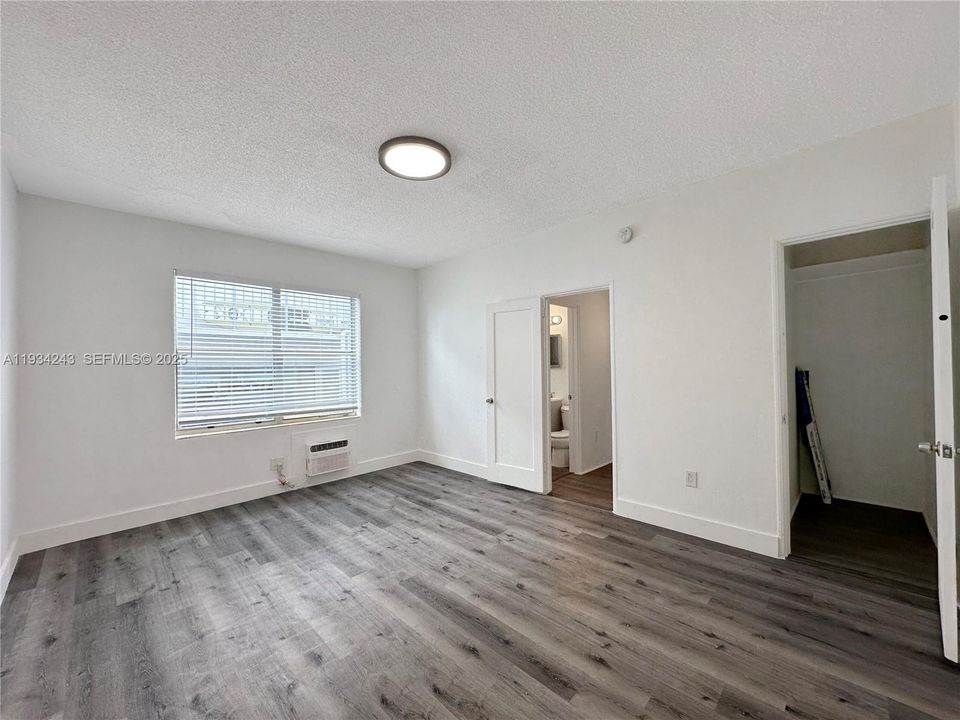 For Rent: $1,800 (0 beds, 1 baths, 490 Square Feet)