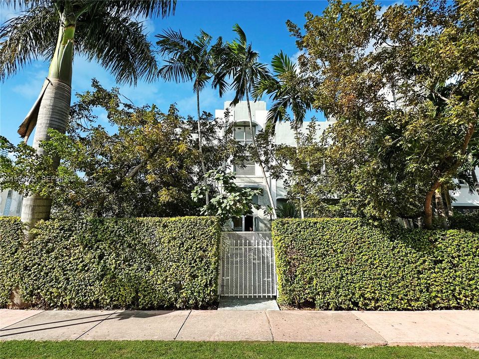 For Rent: $1,800 (0 beds, 1 baths, 490 Square Feet)