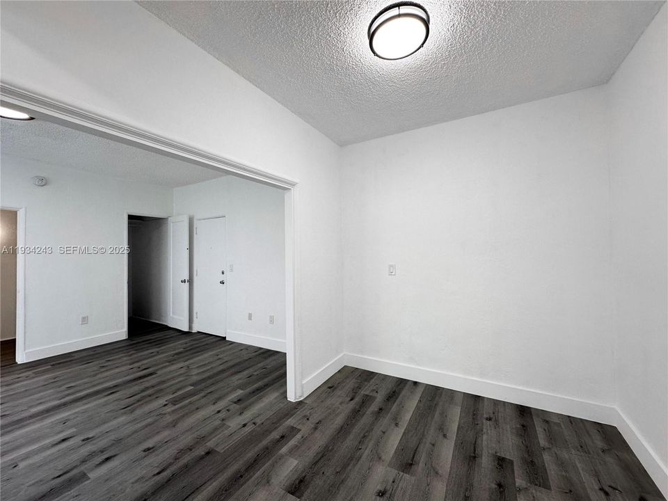 For Rent: $1,800 (0 beds, 1 baths, 490 Square Feet)