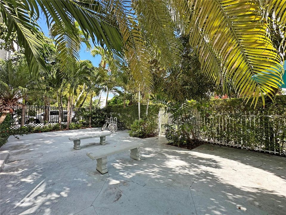 For Rent: $1,800 (0 beds, 1 baths, 490 Square Feet)