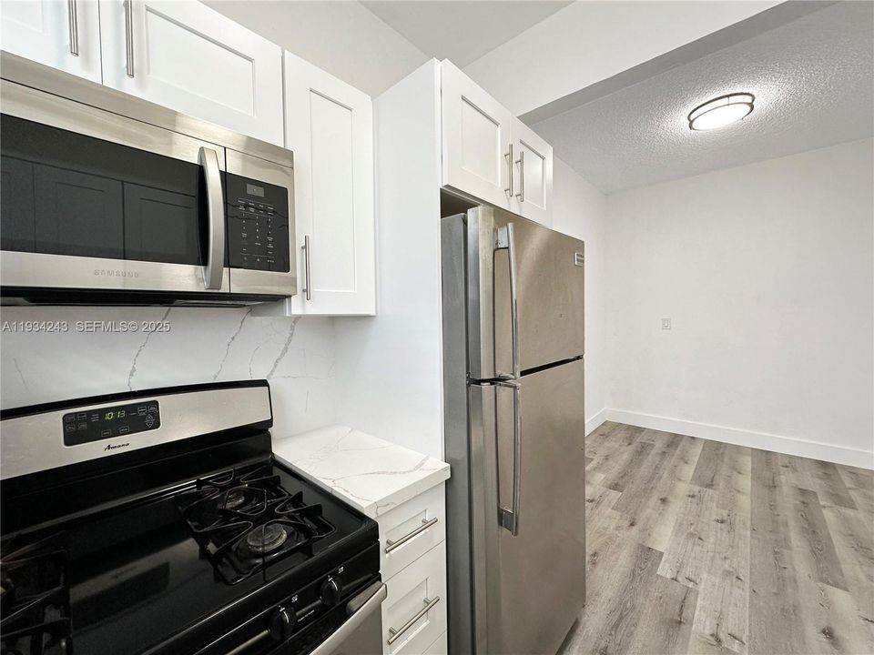 For Rent: $1,800 (0 beds, 1 baths, 490 Square Feet)