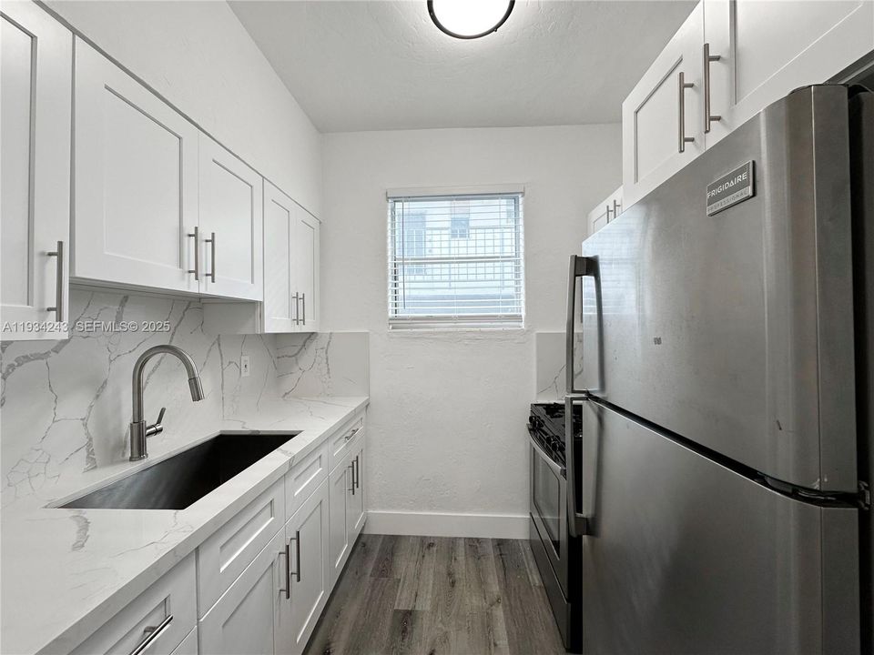 For Rent: $1,800 (0 beds, 1 baths, 490 Square Feet)