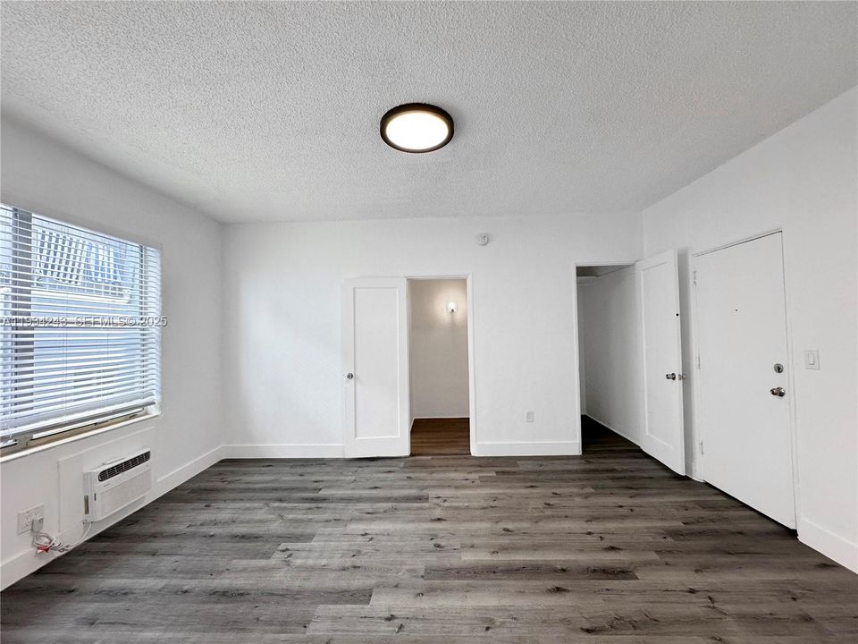 For Rent: $1,800 (0 beds, 1 baths, 490 Square Feet)