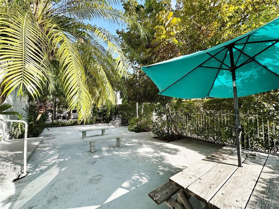 For Rent: $1,800 (0 beds, 1 baths, 490 Square Feet)