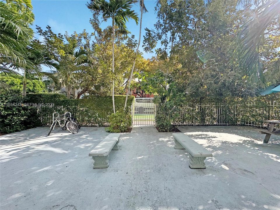 For Rent: $1,800 (0 beds, 1 baths, 490 Square Feet)