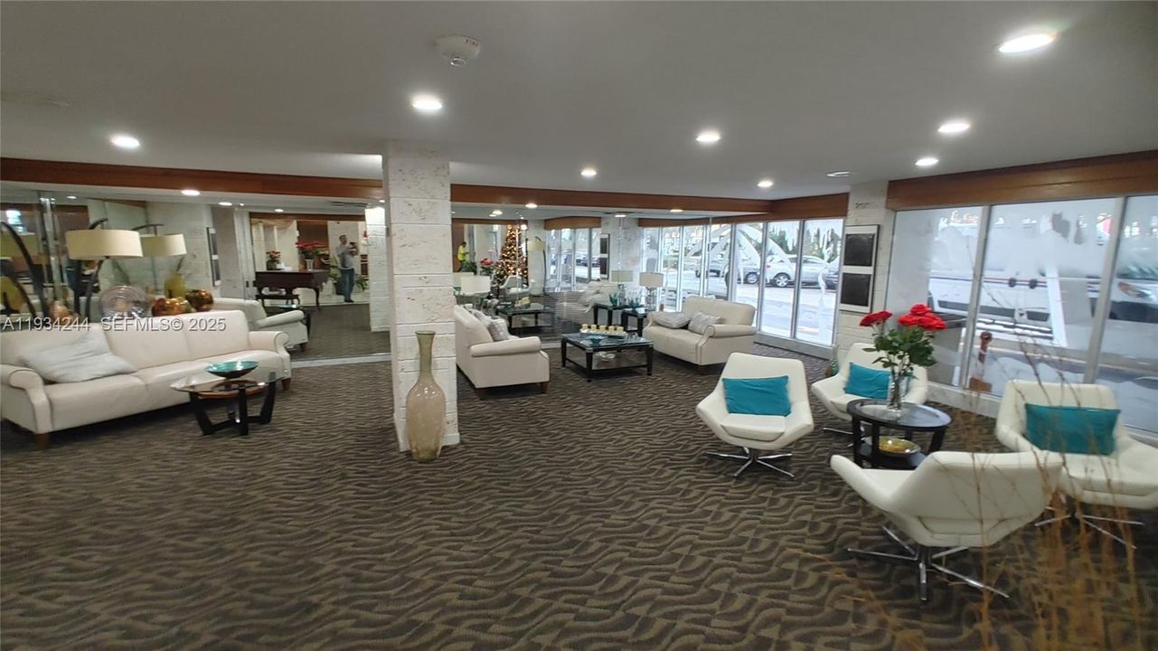 待售: $325,000 (1 贝兹, 1 浴室, 1104 平方英尺)