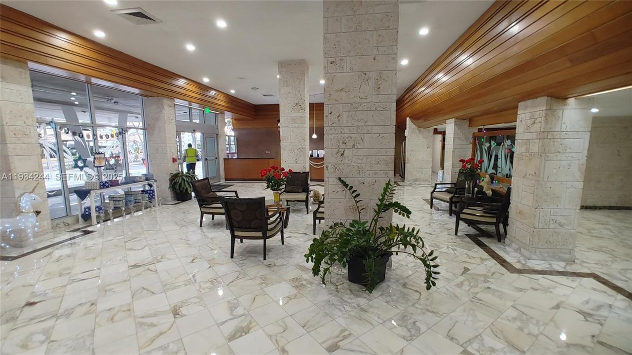 待售: $325,000 (1 贝兹, 1 浴室, 1104 平方英尺)