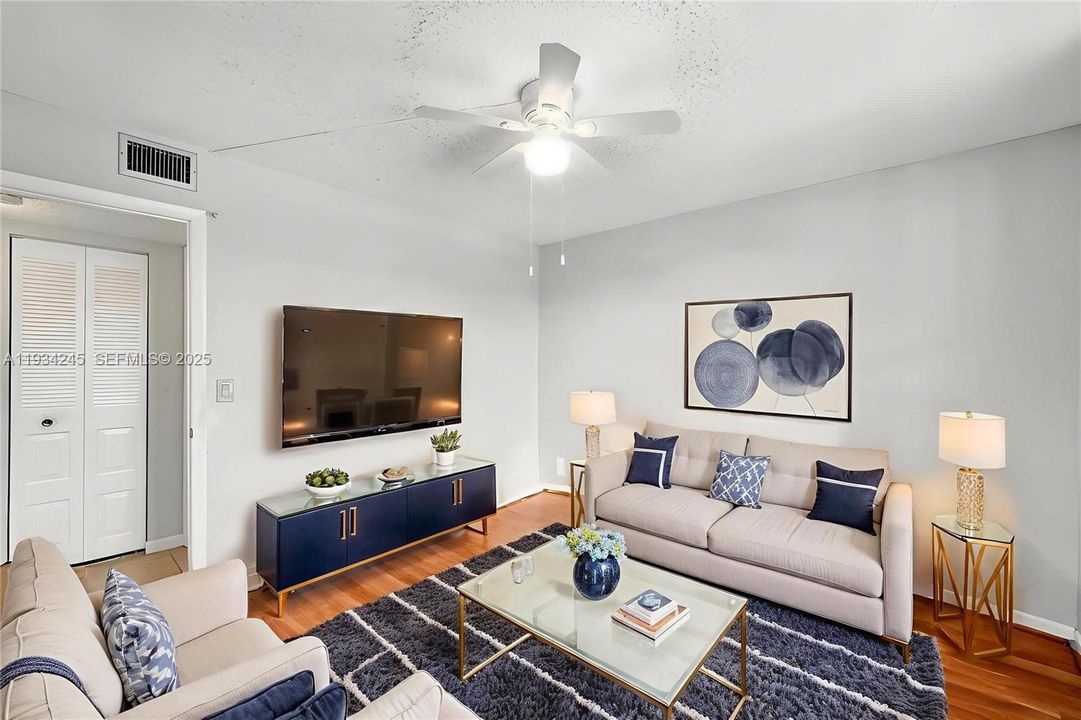 For Sale: $147,000 (2 beds, 2 baths, 1000 Square Feet)