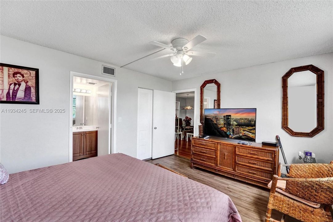 For Sale: $147,000 (2 beds, 2 baths, 1000 Square Feet)