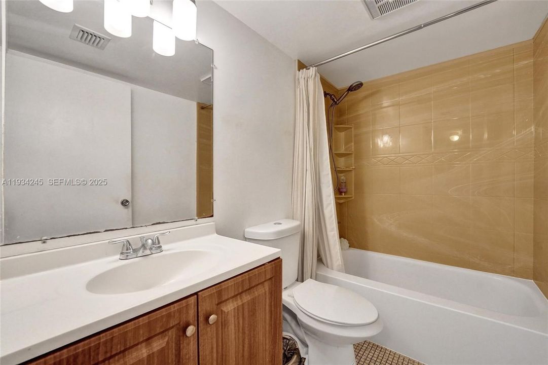 For Sale: $147,000 (2 beds, 2 baths, 1000 Square Feet)