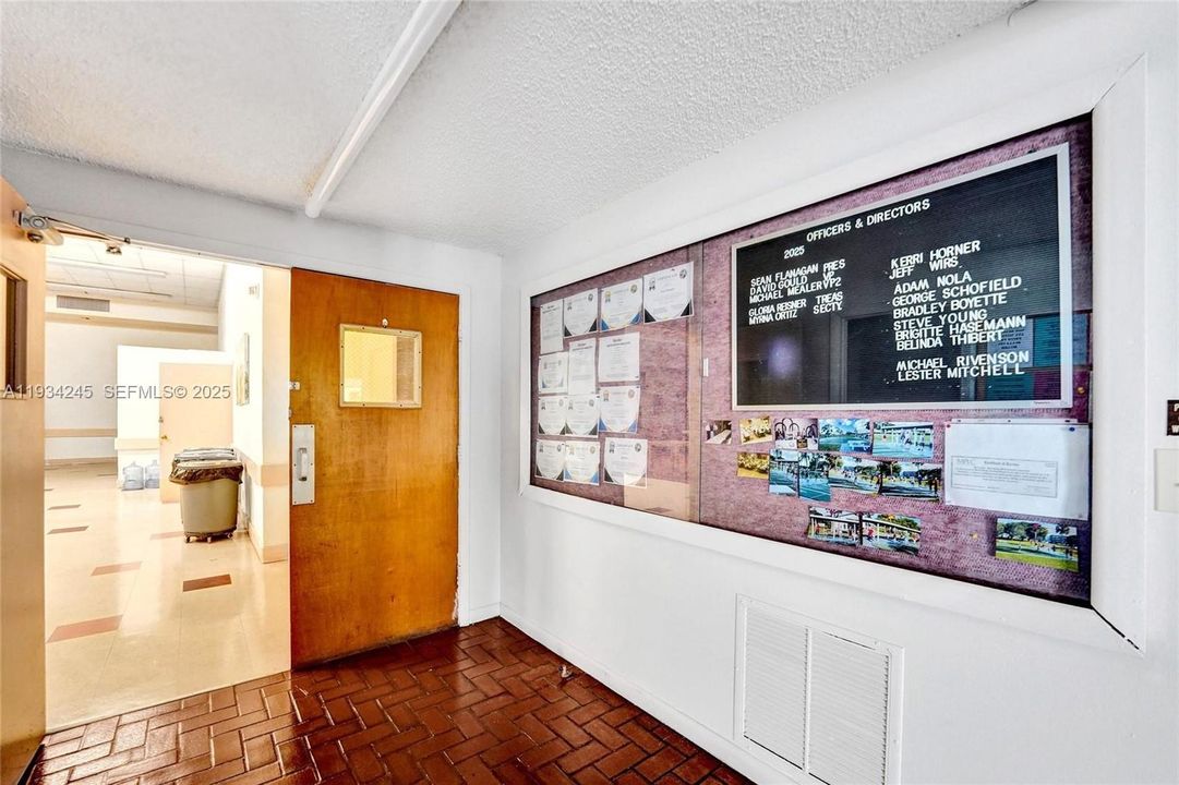 For Sale: $147,000 (2 beds, 2 baths, 1000 Square Feet)