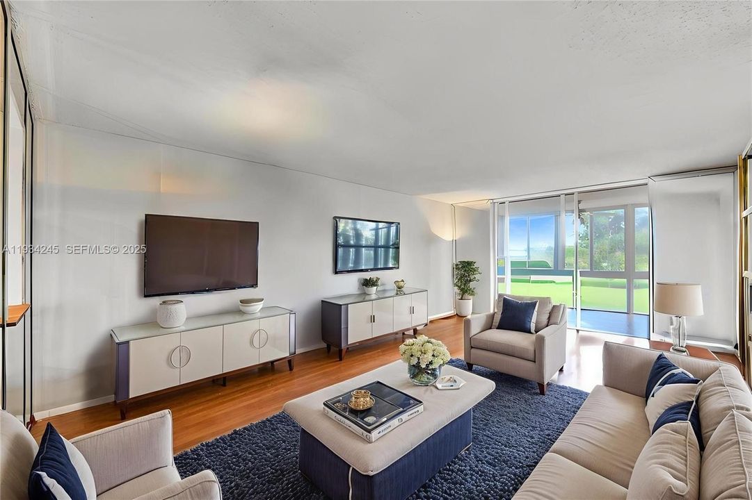 For Sale: $147,000 (2 beds, 2 baths, 1000 Square Feet)