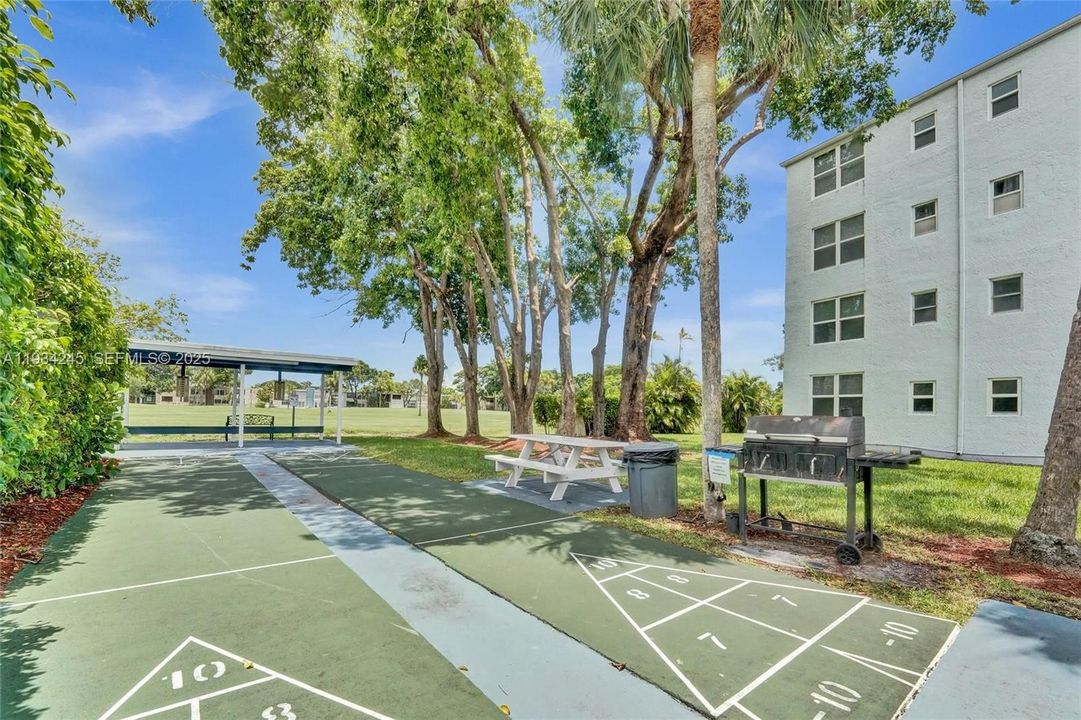 For Sale: $147,000 (2 beds, 2 baths, 1000 Square Feet)