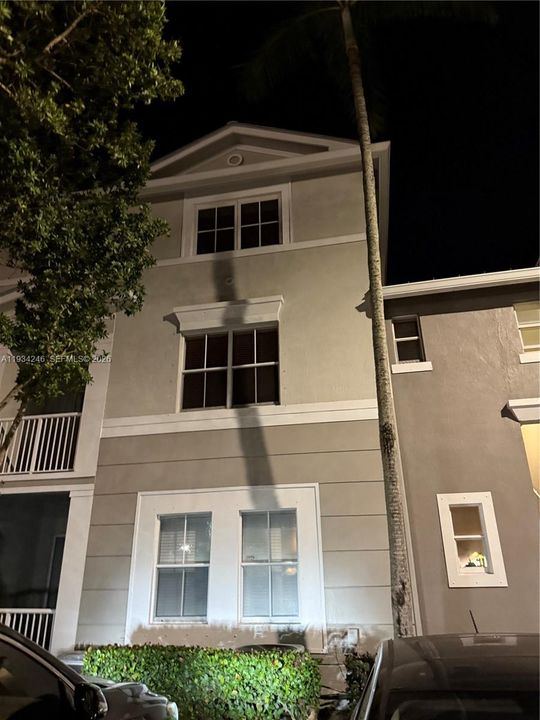 For Rent: $2,400 (3 beds, 2 baths, 1524 Square Feet)