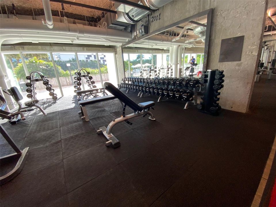 出租: $20,000 (2 贝兹, 2 浴室, 1230 平方英尺)