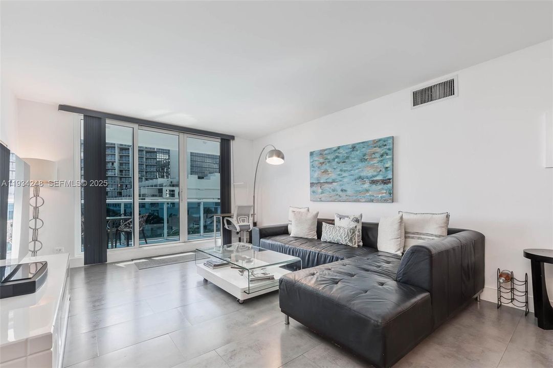 出租: $20,000 (2 贝兹, 2 浴室, 1230 平方英尺)