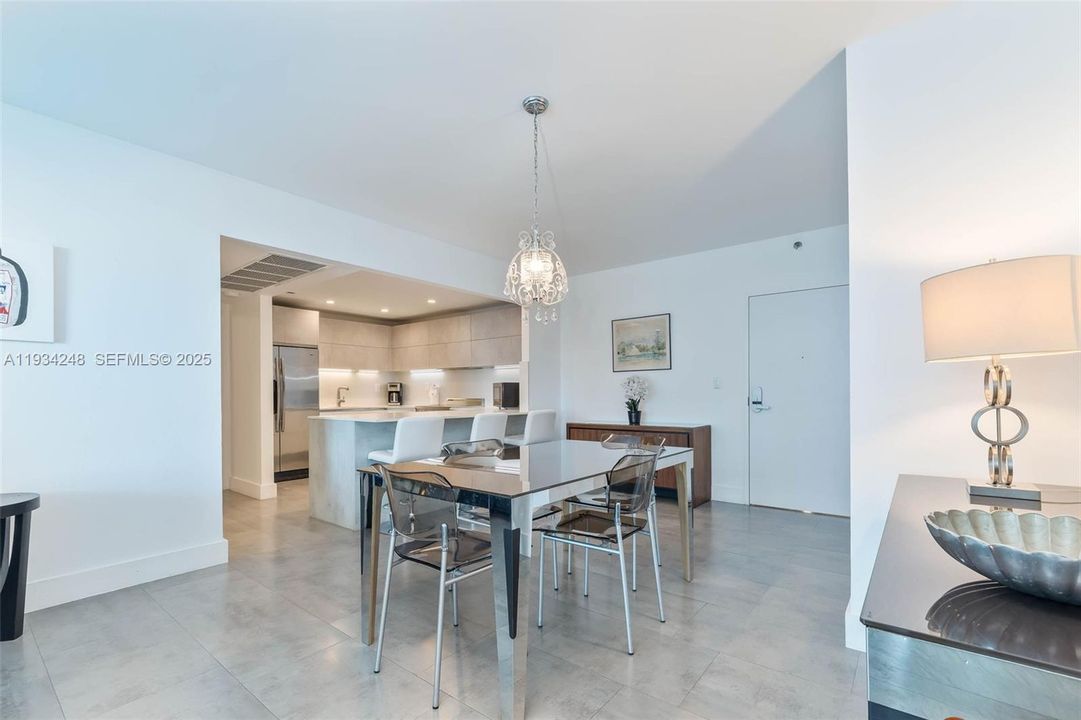 出租: $20,000 (2 贝兹, 2 浴室, 1230 平方英尺)