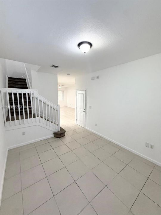 For Rent: $3,499 (4 beds, 2 baths, 1625 Square Feet)