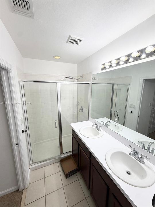 For Rent: $3,499 (4 beds, 2 baths, 1625 Square Feet)