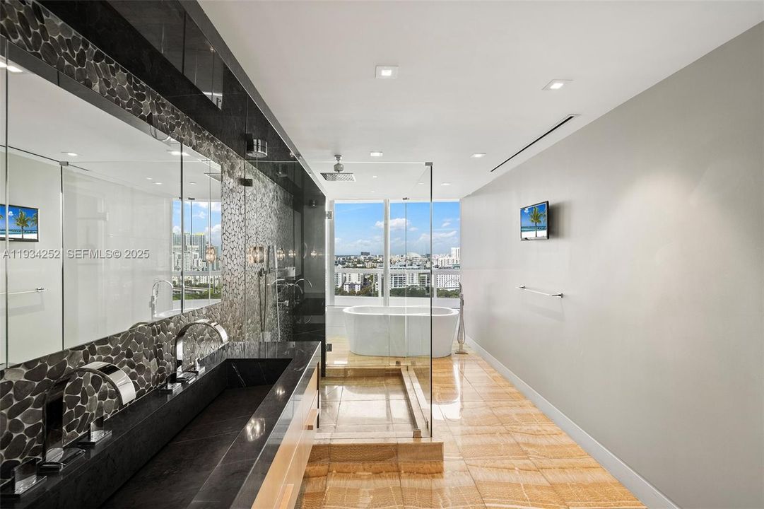 For Sale: $2,925,000 (2 beds, 2 baths, 2580 Square Feet)