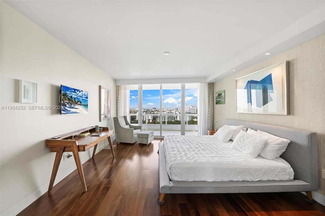 For Sale: $2,925,000 (2 beds, 2 baths, 2580 Square Feet)